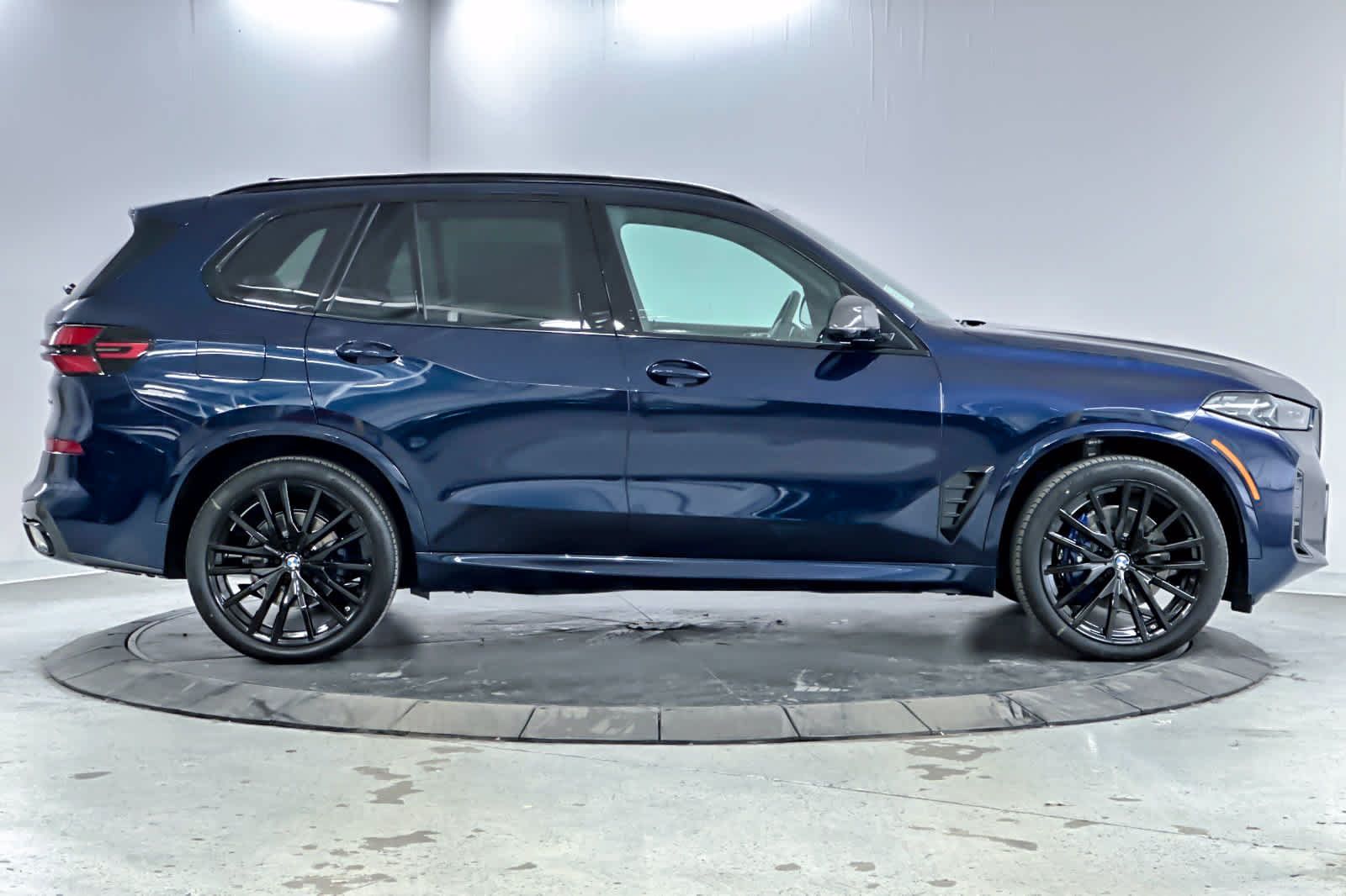 Used 2026 BMW X5 xDrive40i w/ M Sport Package AWD/4WD image 8