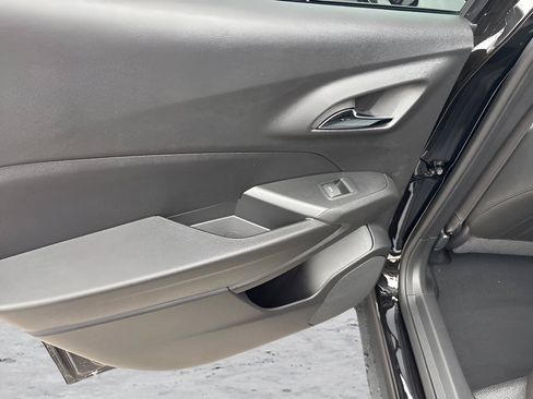 New 2026 Chevrolet Trax LT w/ Sunroof Package FWD image 14