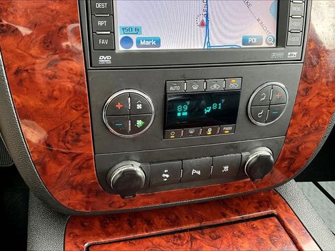 Used 2010 Chevrolet Avalanche LTZ AWD/4WD image 17