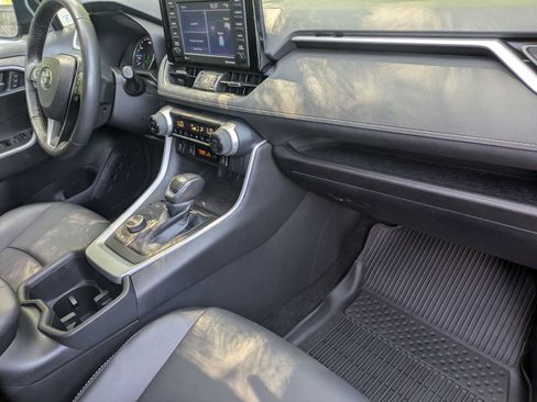 Used 2022 Toyota RAV4 XLE Premium AWD/4WD image 23