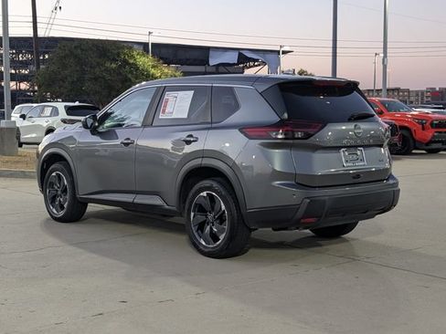Used 2024 Nissan Rogue SV FWD image 9