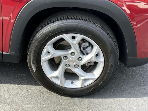Used 2024 Chevrolet Trax LS w/ LS Convenience Package FWD image 6