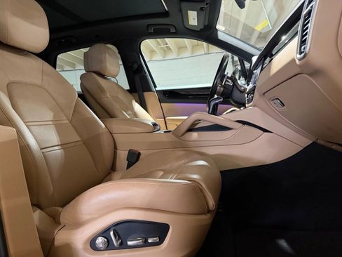 Used 2019 Porsche Cayenne AWD/4WD image 10
