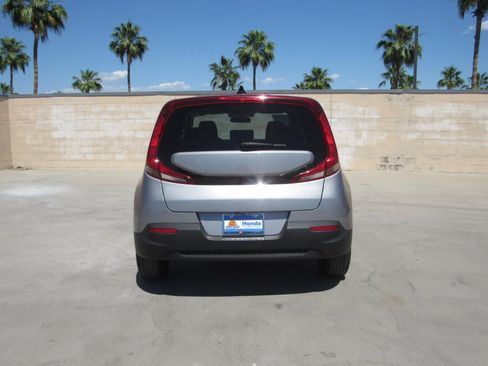 Used 2022 Kia Soul LX FWD image 7