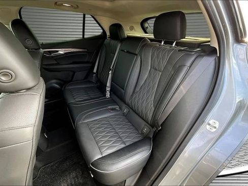 Used 2022 Buick Envision Avenir w/ Technology Package II AWD/4WD image 21