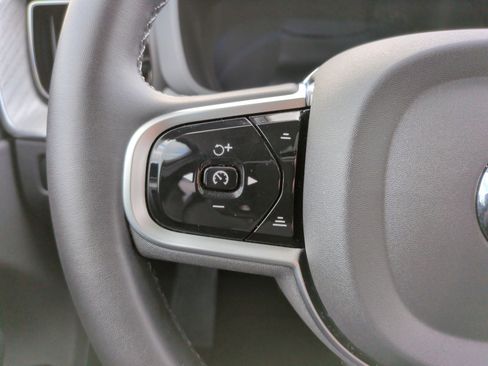 Used 2025 Volvo XC60 B5 Plus image 18