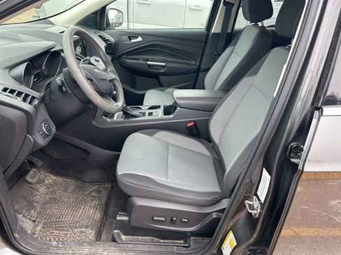 Used 2017 Ford Escape SE w/ Equipment Group 201A image 6