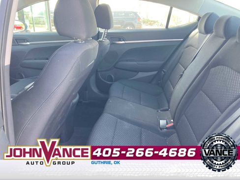 Used 2019 Hyundai Elantra SE w/ Cargo Package FWD image 4