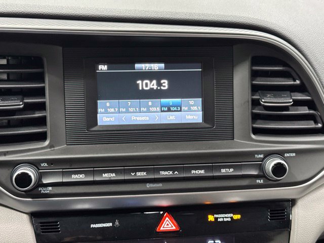 Used 2020 Hyundai Elantra SE FWD image 15