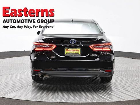 Used 2022 Toyota Camry XLE FWD image 6