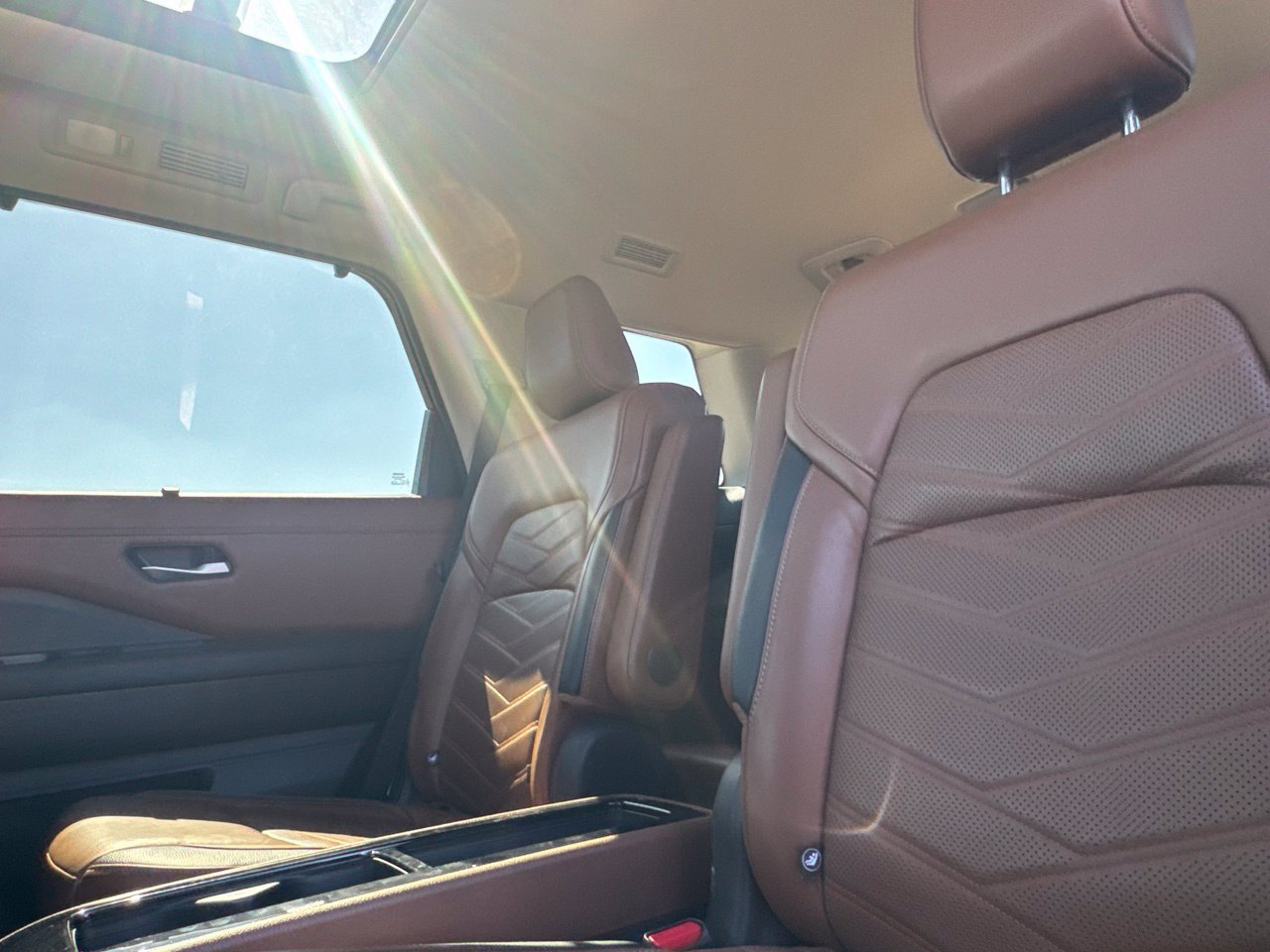 Used 2024 Nissan Pathfinder Platinum FWD image 47