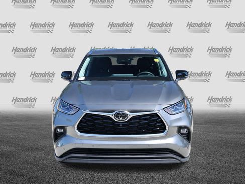 Used 2026 Toyota Highlander Limited AWD/4WD image 3