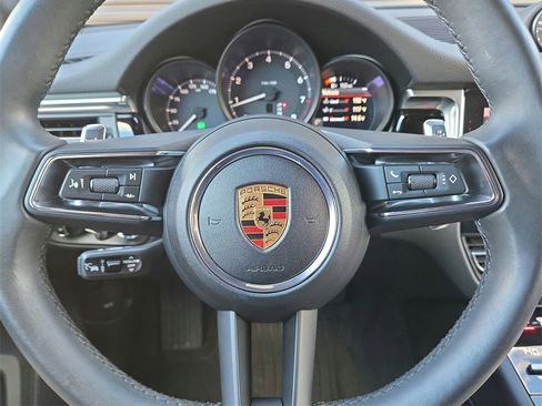 Used 2025 Porsche Macan image 9