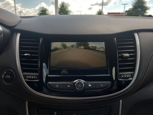 Used 2019 Chevrolet Trax LT w/ LT Convenience Package FWD image 29