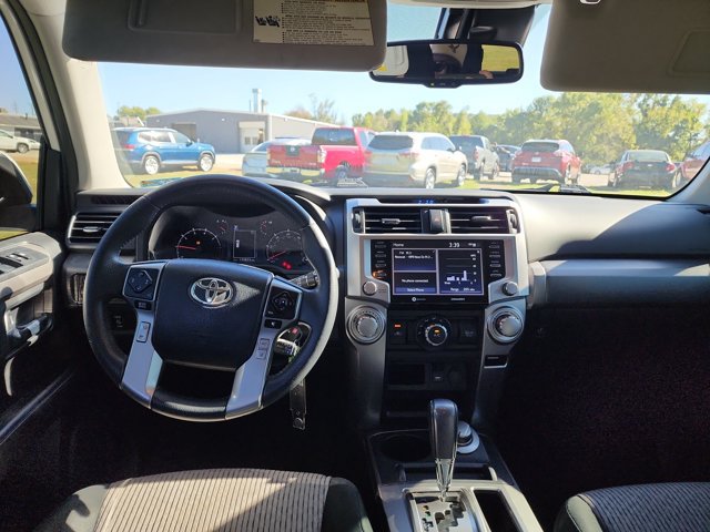 Used 2020 Toyota 4Runner SR5 AWD/4WD image 4