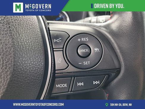 Used 2022 Toyota RAV4 SE w/ Weather & Moonroof Package AWD/4WD image 29