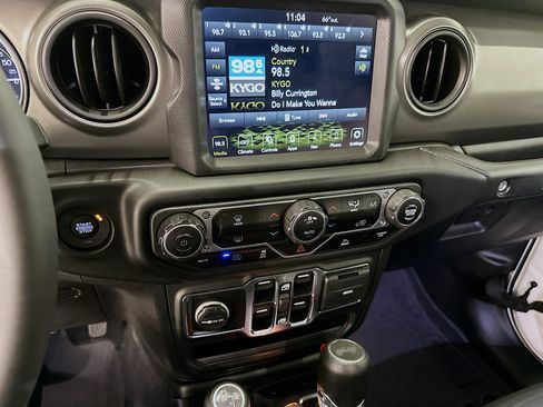 Used 2023 Jeep Wrangler Unlimited w/ 8.4" Radio Group AWD/4WD image 26