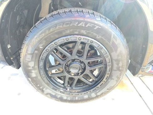 Used 2021 Nissan Armada SV w/ SV Appearance Package image 11