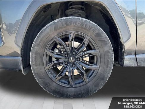 Used 2020 Toyota RAV4 LE FWD image 32