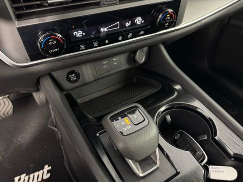 Used 2025 Nissan Rogue SV image 19