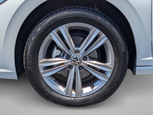 Used 2024 Volkswagen Jetta SE FWD image 23