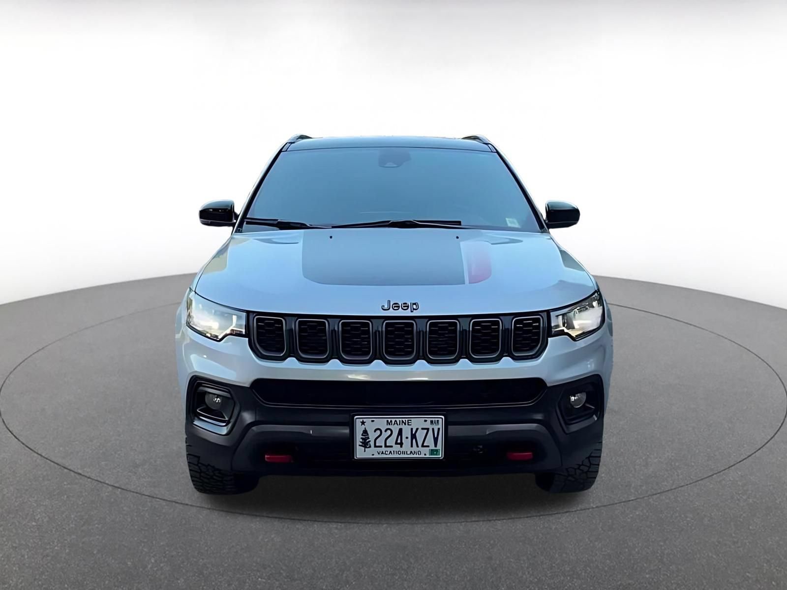 Used 2025 Jeep Compass Trailhawk AWD/4WD image 4