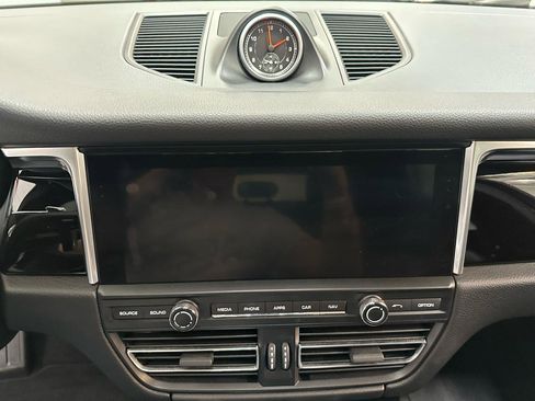 Used 2020 Porsche Macan image 18