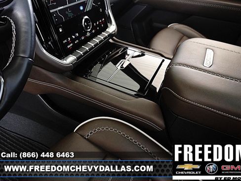 Used 2025 GMC Yukon XL Denali Ultimate AWD/4WD image 31