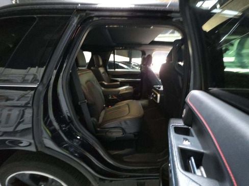 Used 2024 Ford Expedition Limited AWD/4WD image 19