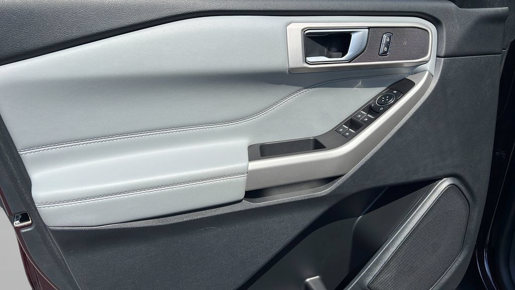 Used 2023 Ford Explorer XLT w/ Equipment Group 202A AWD/4WD image 13