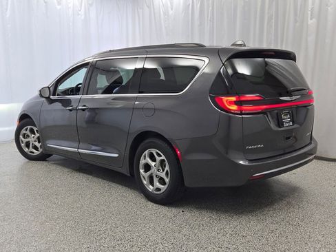 Used 2022 Chrysler Pacifica Limited FWD image 13