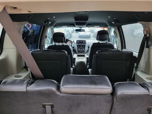 Used 2017 Dodge Grand Caravan SXT image 24