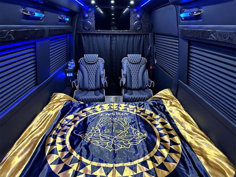 Used 2024 Mercedes-Benz Sprinter 3500 image 9