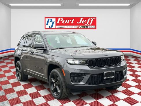 Used 2023 Jeep Grand Cherokee Altitude image 2