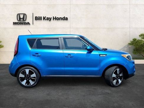 Used 2018 Kia Soul + FWD image 2