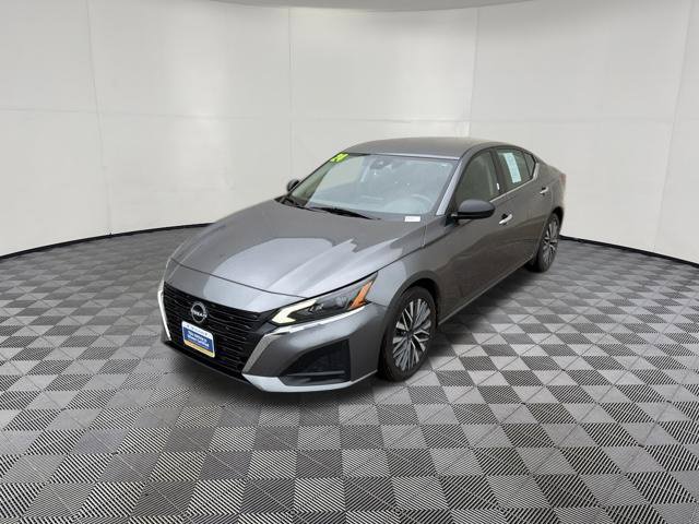 Used 2024 Nissan Altima 2.5 SV FWD image 12