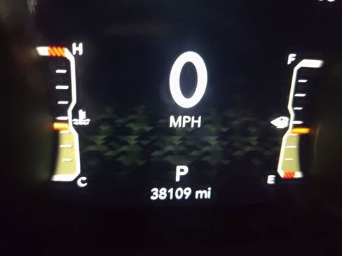 Used 2023 Jeep Wrangler Unlimited Rubicon w/ Cold Weather Group AWD/4WD image 8