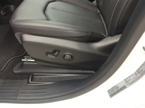 New 2026 Chrysler Pacifica Select image 14