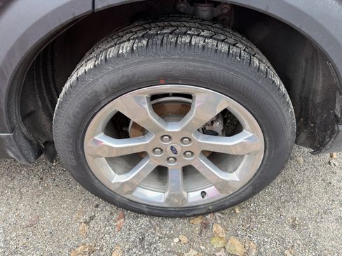 Used 2020 Ford Explorer Platinum w/ Premium Technology Package image 12