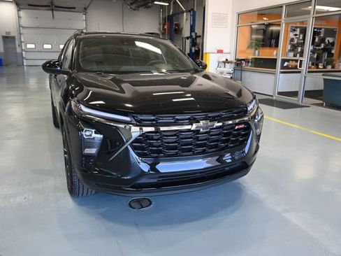 New 2026 Chevrolet Trax RS w/ Sunroof Package FWD image 3