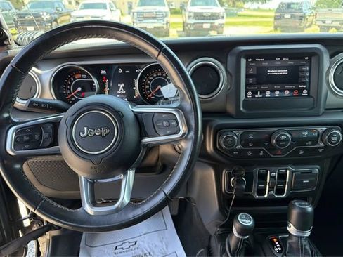 Used 2019 Jeep Wrangler Unlimited Sahara AWD/4WD image 9