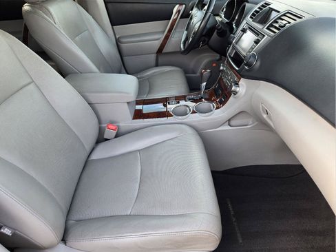 Used 2013 Toyota Highlander Limited FWD image 14
