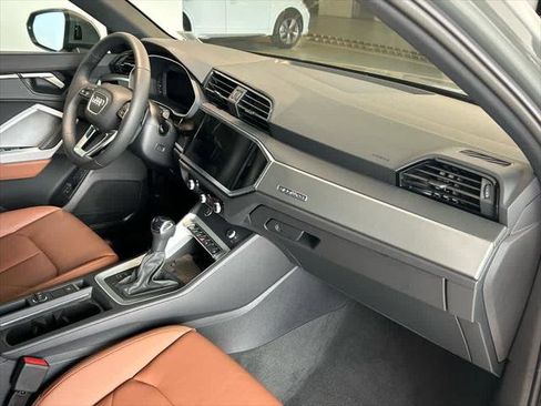 Certified 2025 Audi Q3 2.0T Premium image 21