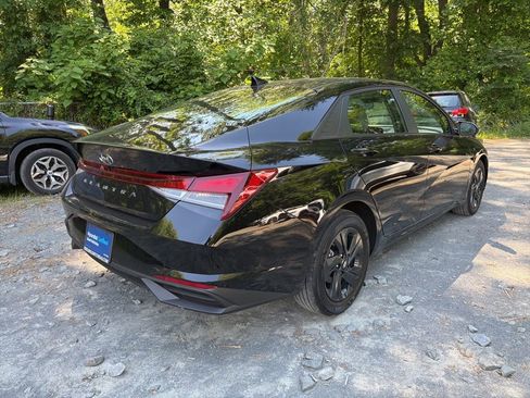 Certified 2023 Hyundai Elantra SEL w/ Cargo Package FWD image 3