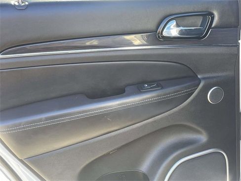 Used 2019 Jeep Grand Cherokee Overland image 10