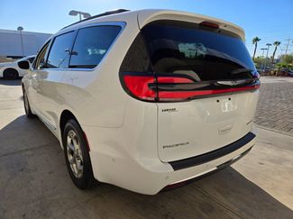 Used 2022 Chrysler Pacifica Limited video 3