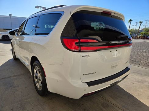 Used 2022 Chrysler Pacifica Limited image 3