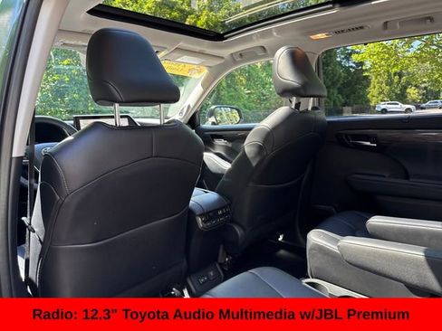 Used 2024 Toyota Highlander Platinum AWD/4WD image 22