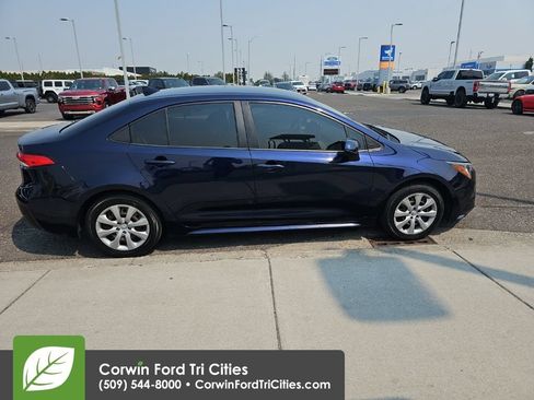 Used 2020 Toyota Corolla LE w/ Carpet Mat Package (TMS) FWD image 1