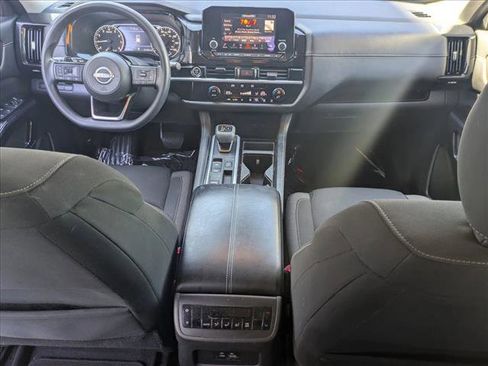 Used 2022 Nissan Pathfinder S image 16